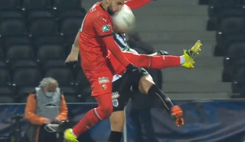 Video: Rennes player Del Castillo knocked out by ball to the face