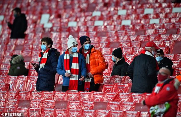 fans at emirates masks