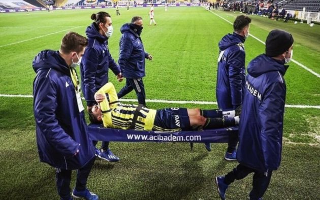 Mesut Ozil stretchered off for Fenerbahce vs Antalyaspor
