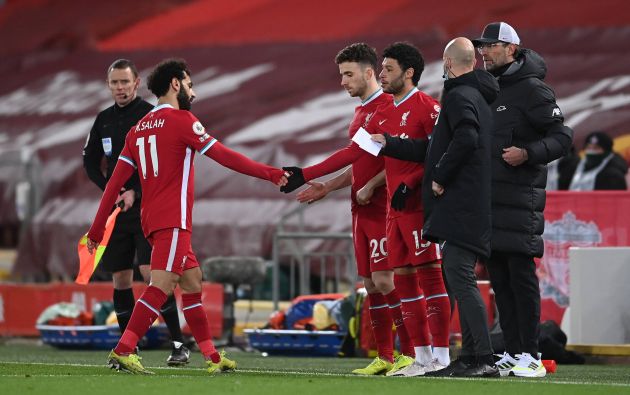 Mohamed Salah taken off for Liverpool against Chelsea