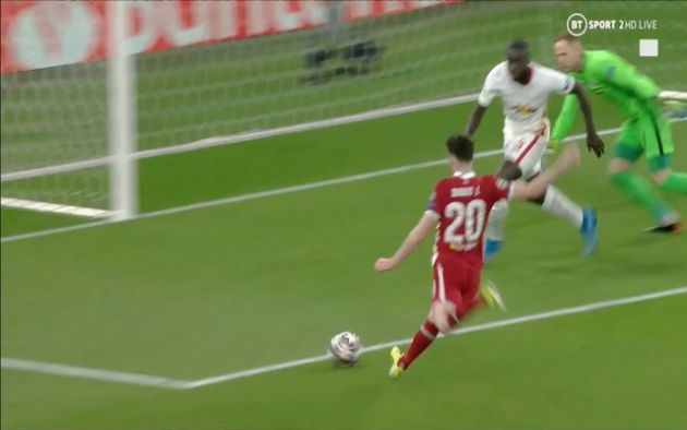 Video - Jota misses open goal chance for Liverpool vs Leipzig