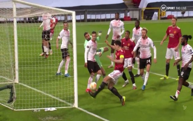 Video - Maguire open goalline miss for Man United vs Milan