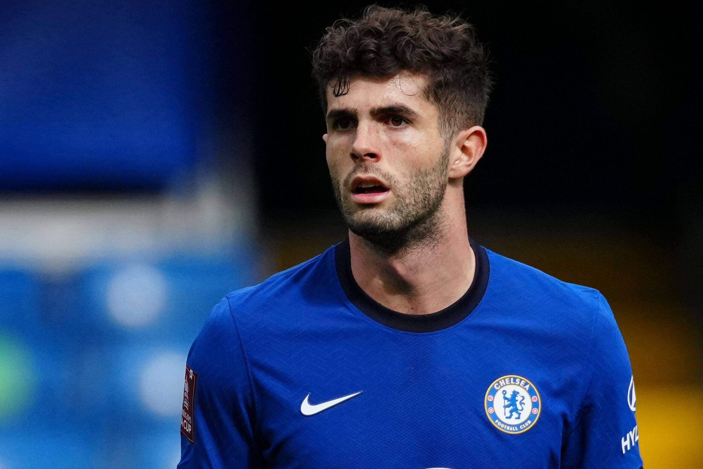 Christian Pulisic reveals new facial hair in Chelsea training