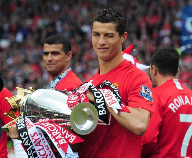 cristiano ronaldo with prem trophy