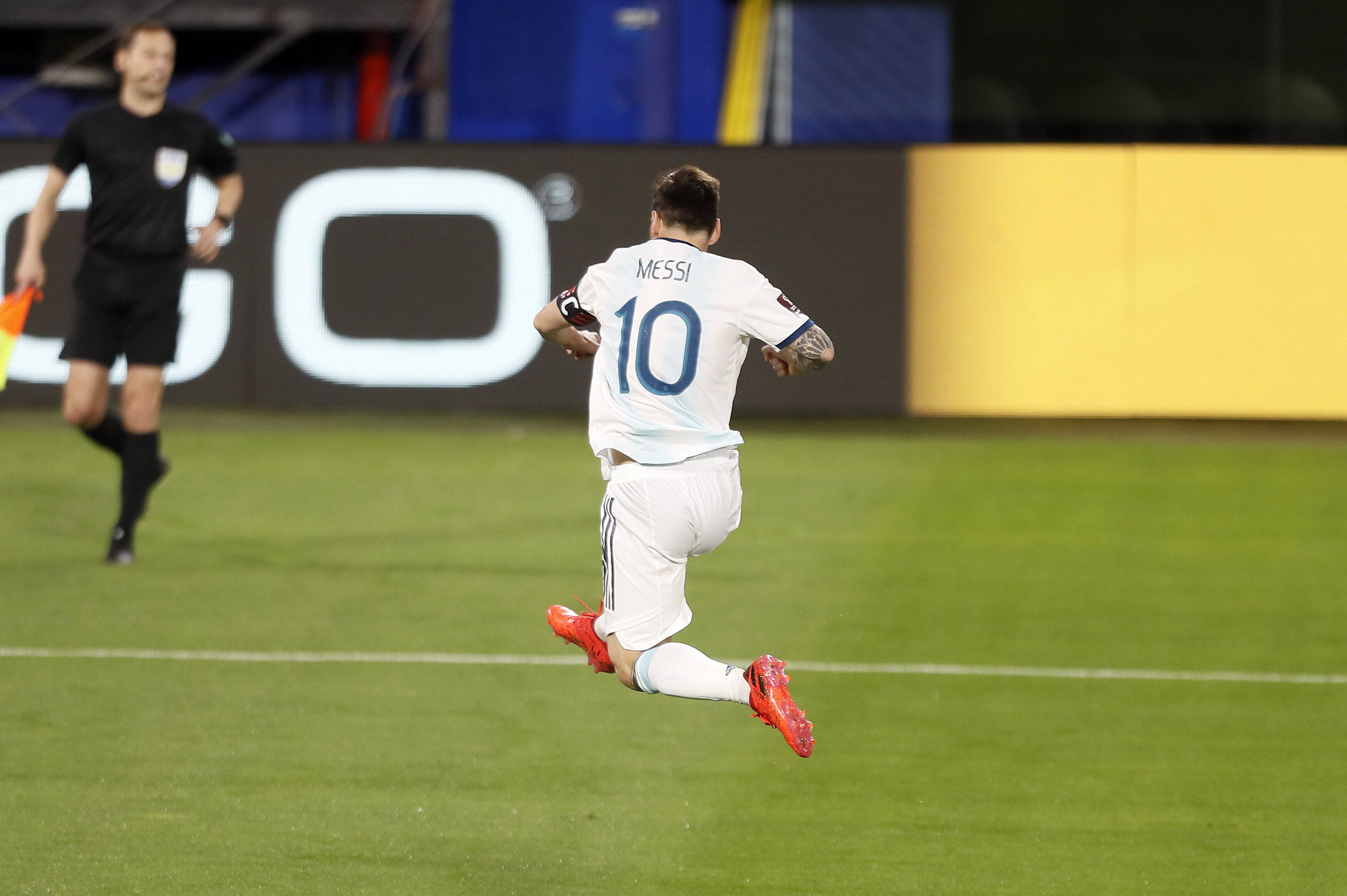  Video: Lionel Messi converts penalty-kick to open the scoring for Argentina