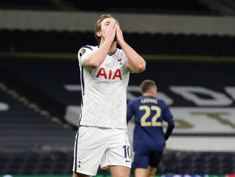 thfc harry kane face in hands
