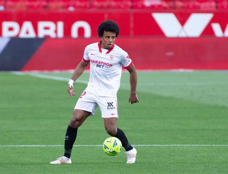 Kounde in action for Sevilla