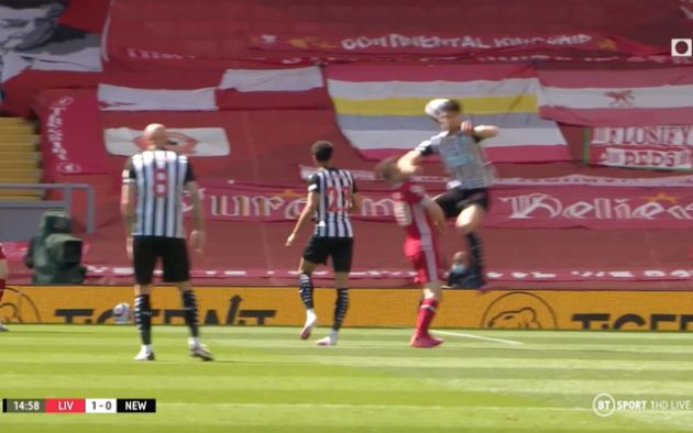 Video - Fernandez elbows Jota as Newcastle play Liverpool