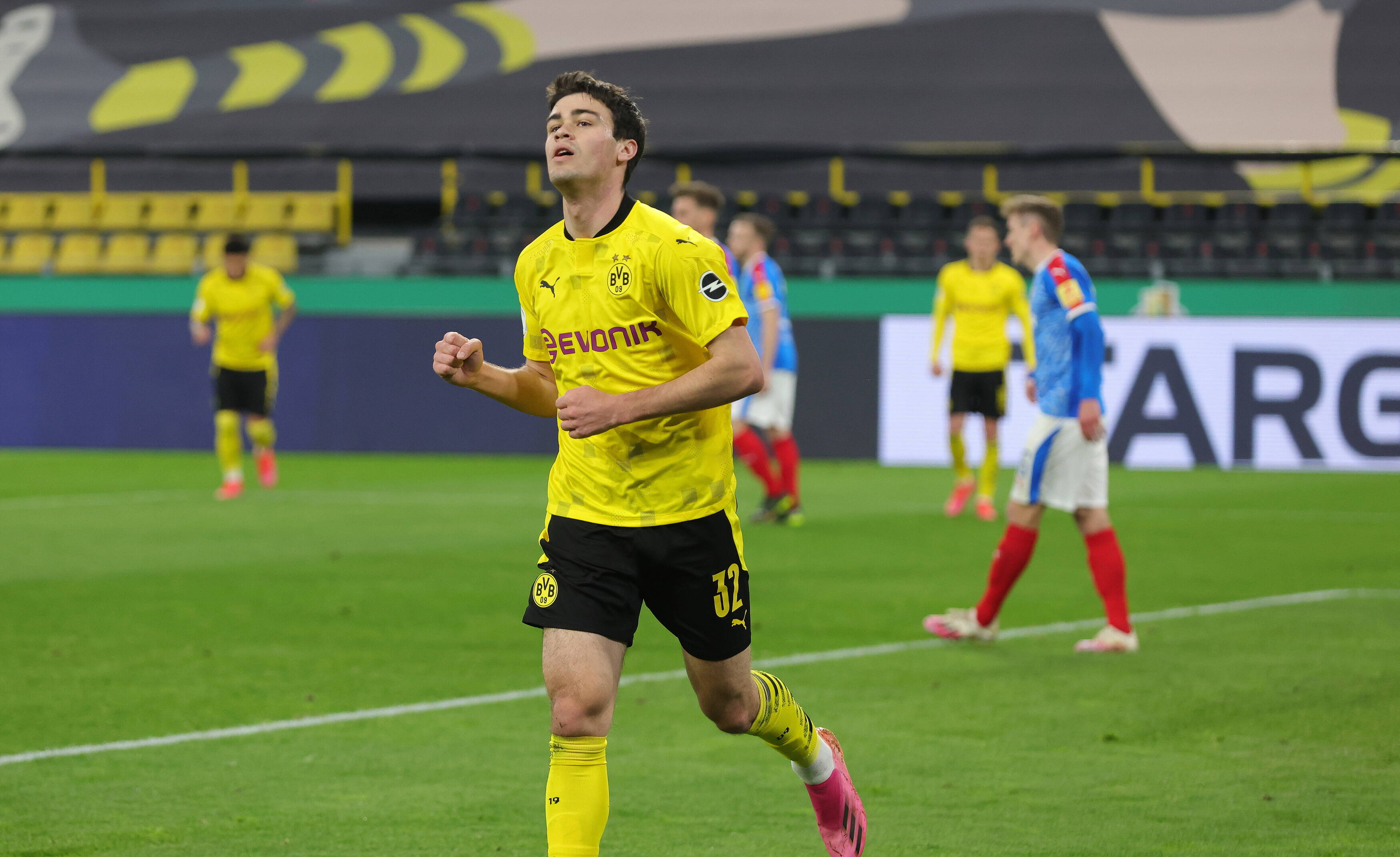 Borussia Dortmund Giovanni Reyna Leads A Group Of Four Americans For The Golden Boy Award