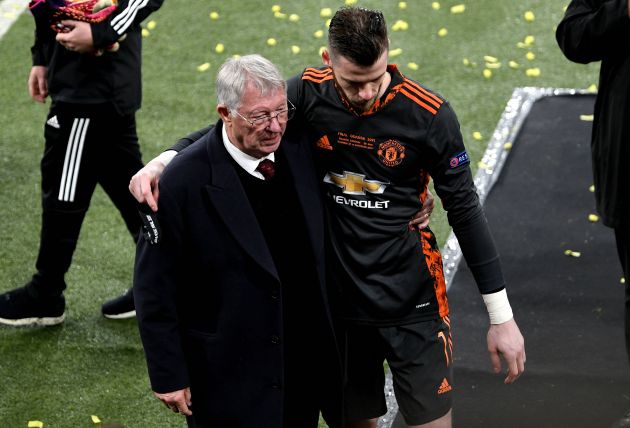 Ferguson with De Gea after Man United lose Europa final to Villarreal