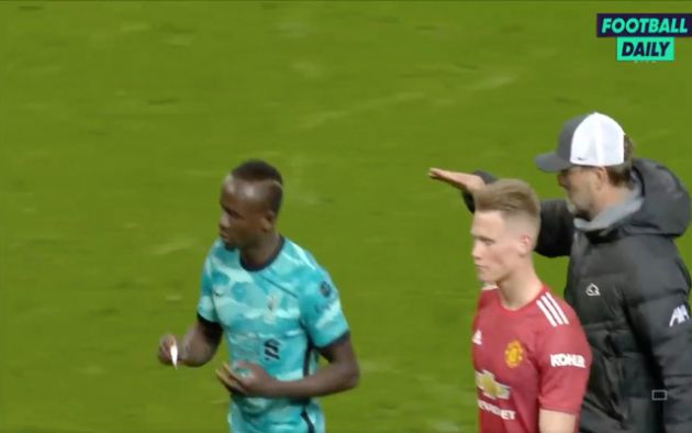 Video - Mane refuses to shake hands with Klopp after Liverpool beat Man United