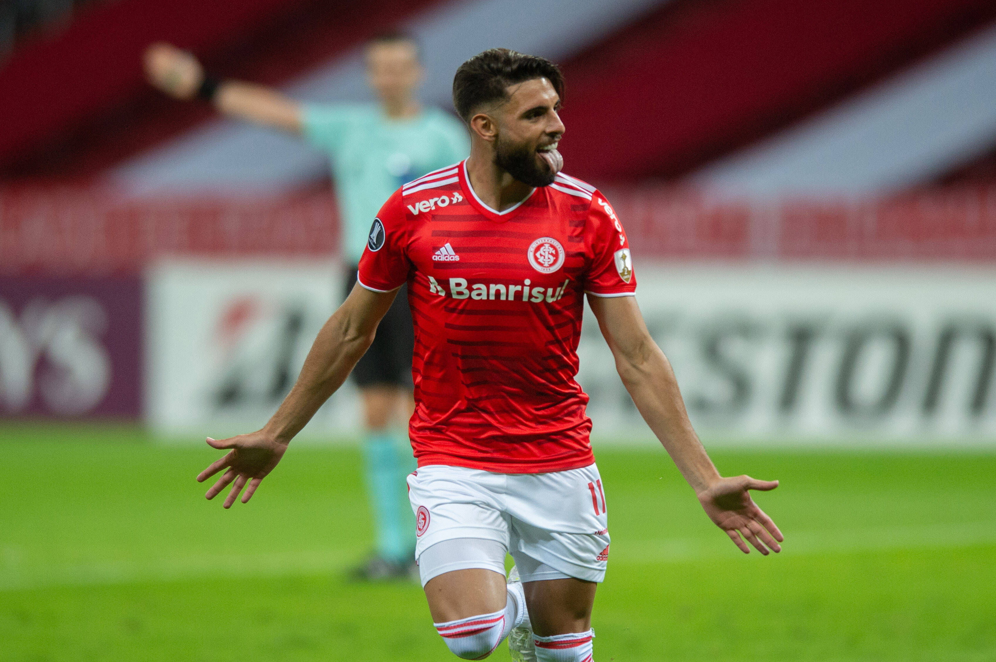 Barcelona looks to add an offensive player to their squad as they eye Sport Club  Internacional striker