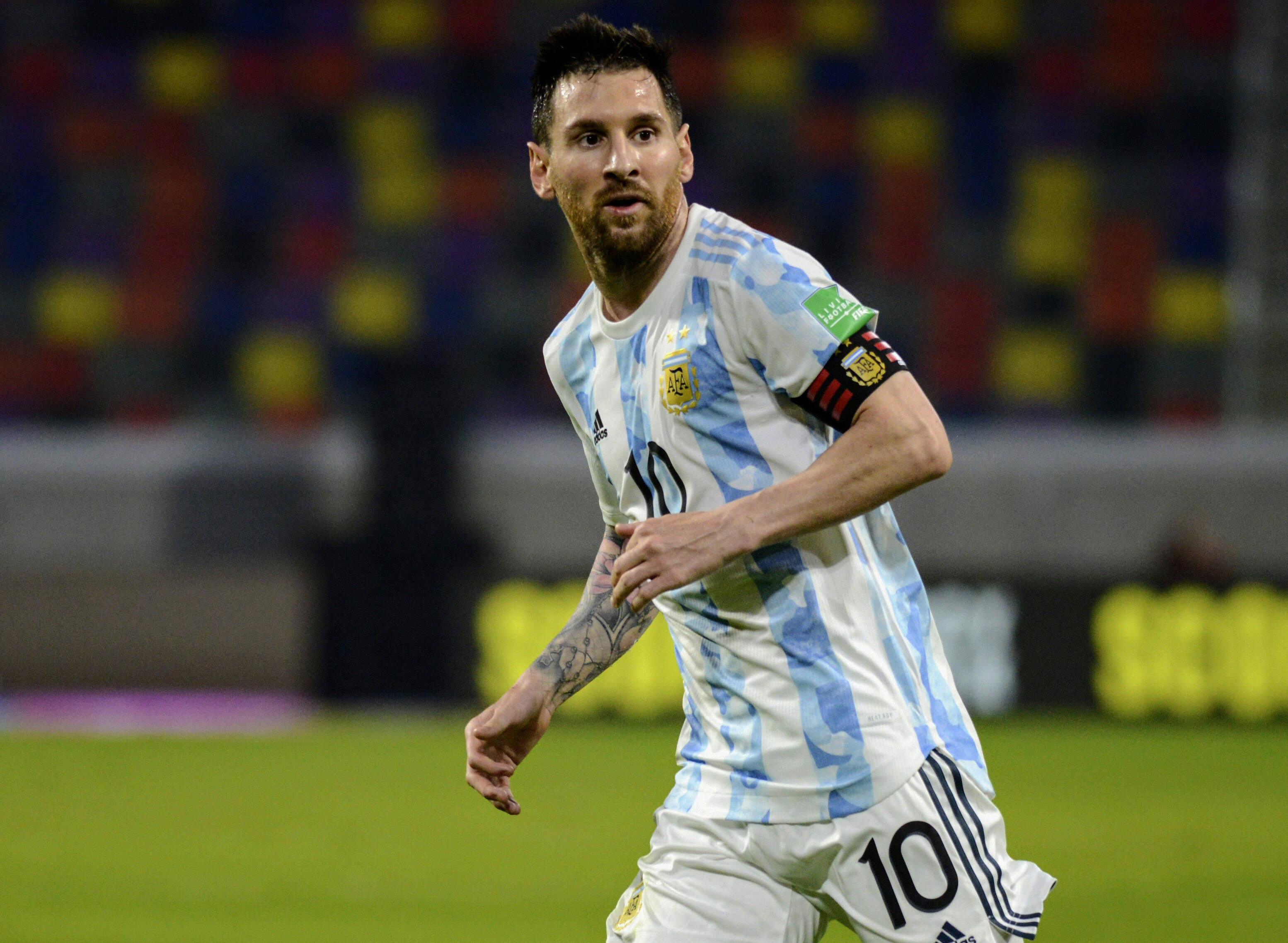  (Video) Lionel Messi jumps for joy with the Copa America trophy as he continues celebrations in 