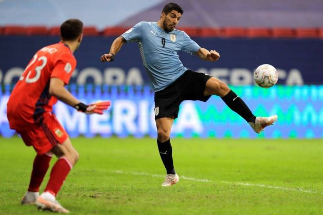 Luis Suarez in action vs Chile