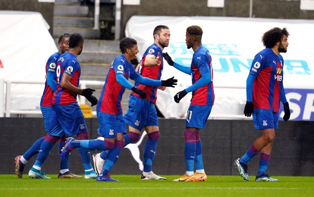 Van Aanholt, Gary Cahill and Wilfried Zaha celebrate for Crystal Palace