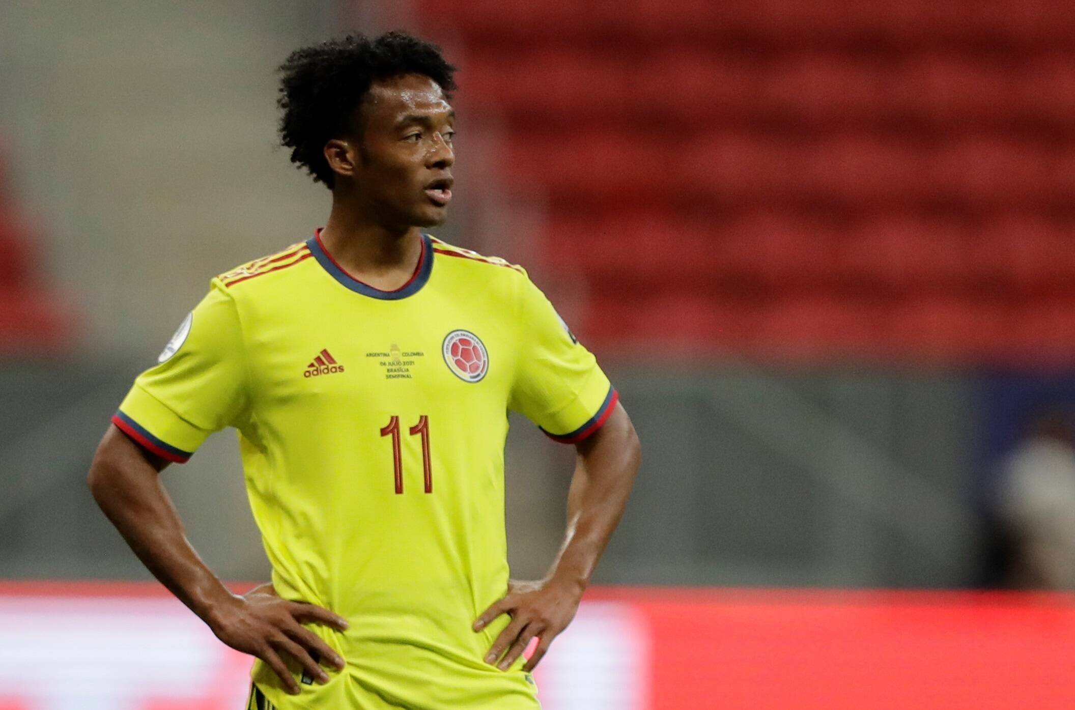 (Image) Juan Cuadrado Seen In The Stands For Chelsea v Man City Ahead