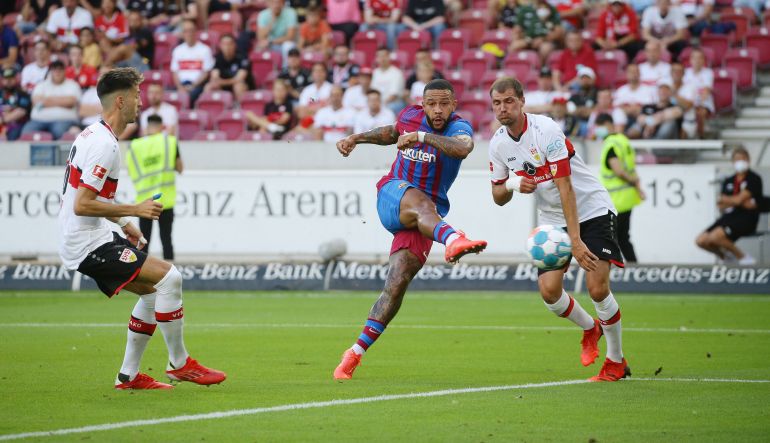 Watch: Memphis Depay scores clinical penalty on Barcelona debut