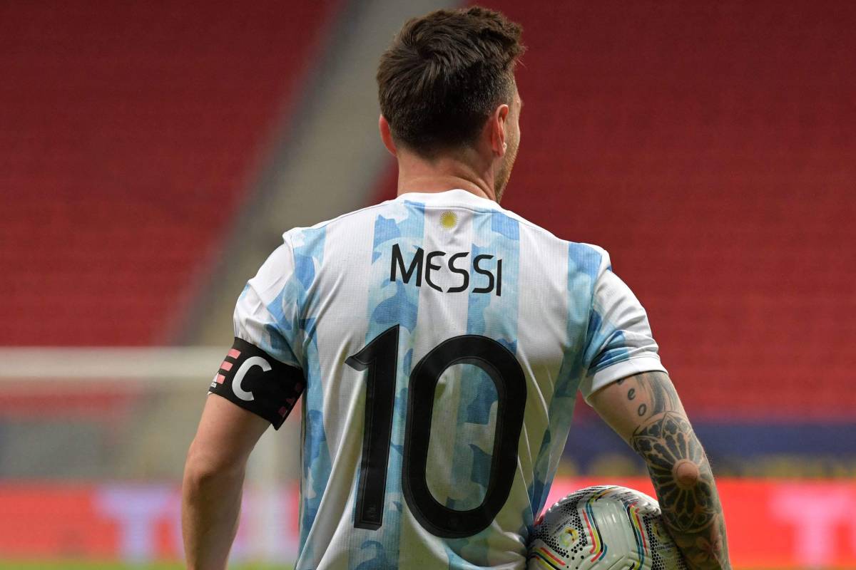  (Video) River Plate manager congratulates Lionel Messi & Argentina for Copa America victory