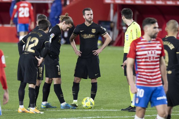 Pjanic, Griezmann Puig and Alba stand over free kick for Barcelona