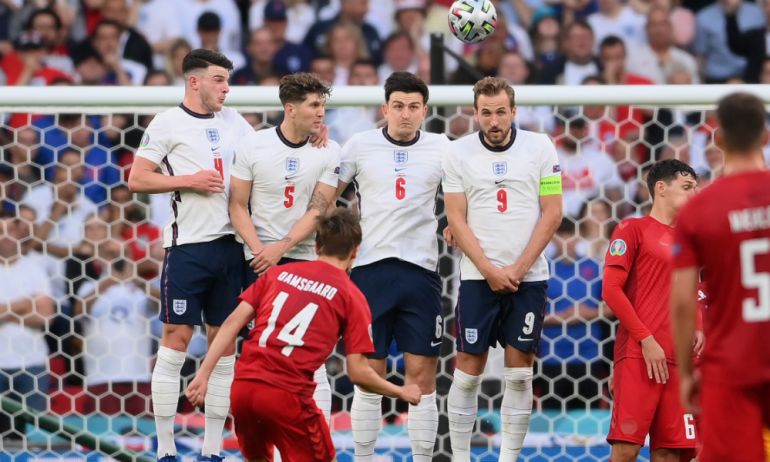 Video: Mikkel Damsgaard free-kick Denmark vs England