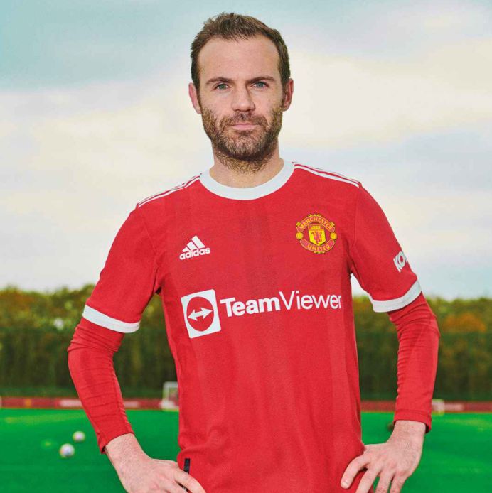 Man United players in new 2021/22 home kit