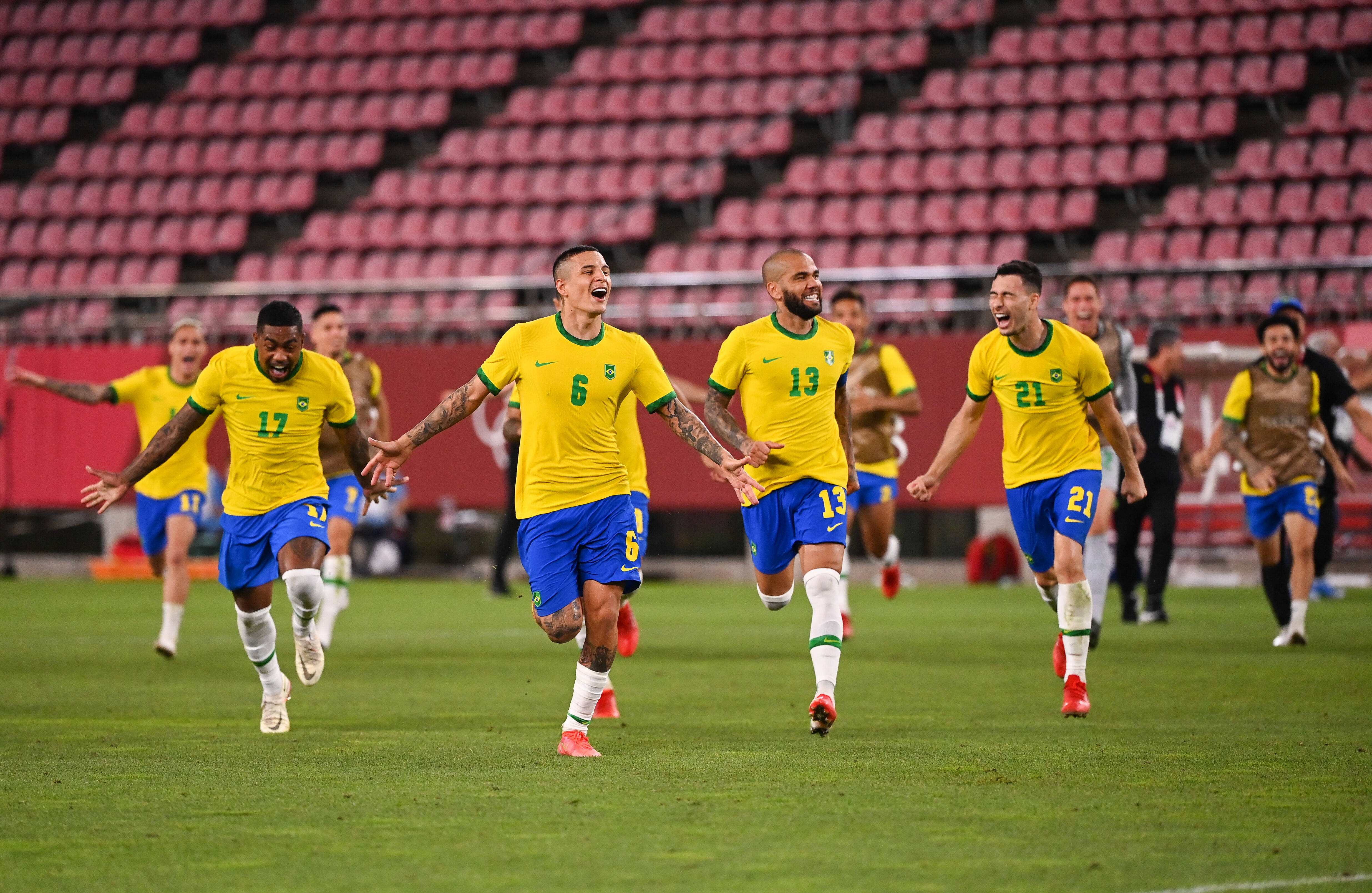Испания бразилия футбол товарищеский матч. Бразилия Испания футбол. Бразилия футбол Токио. Бразилия на Олимпийских играх футбол 2016.