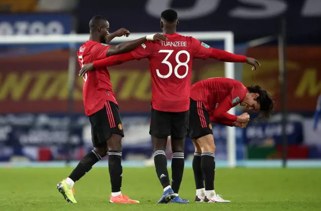 Bailly, Tuanzebe and Cavani celebrate for Man United