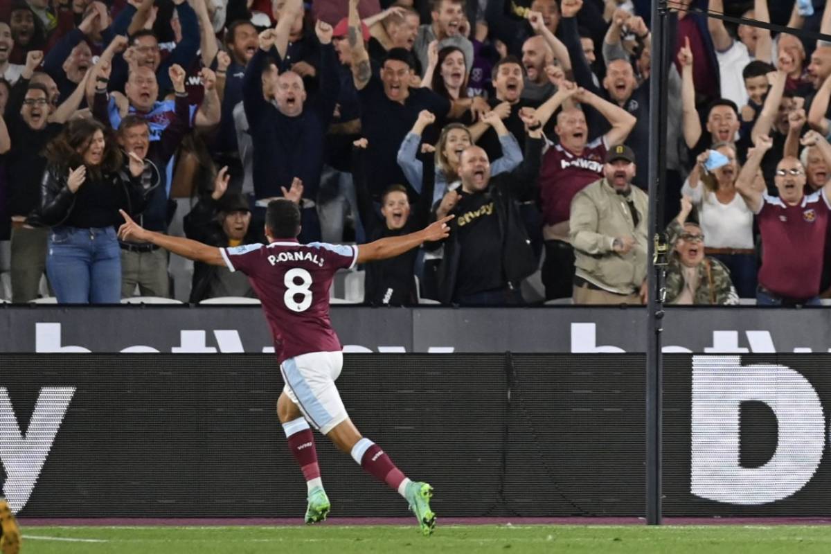 Pablo Fornals celebrates after scoring for West Ham against Leicester City