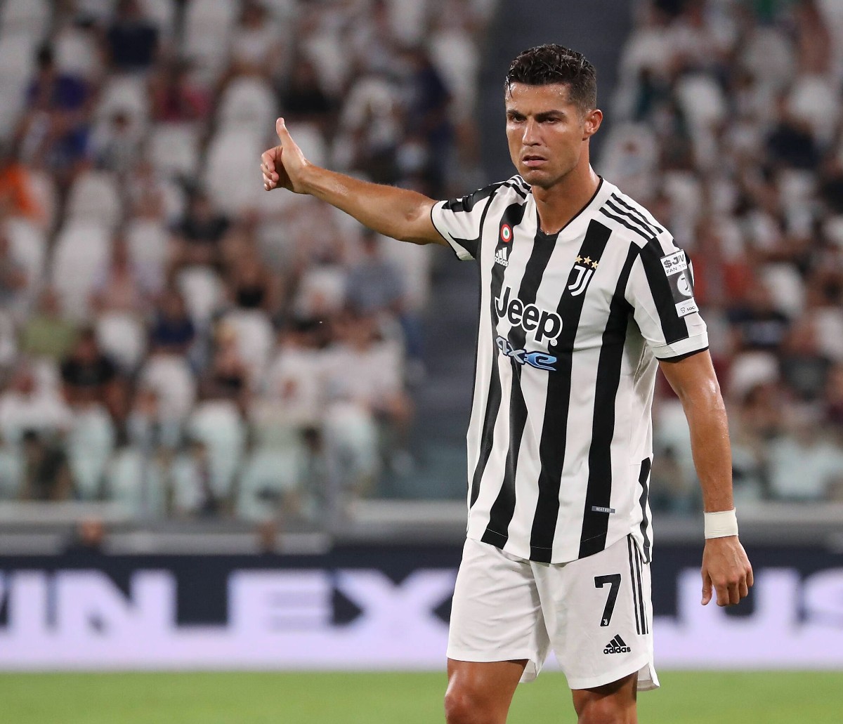 Cristiano Ronaldo leaves Juventus training - and Man City's players want  him to join them