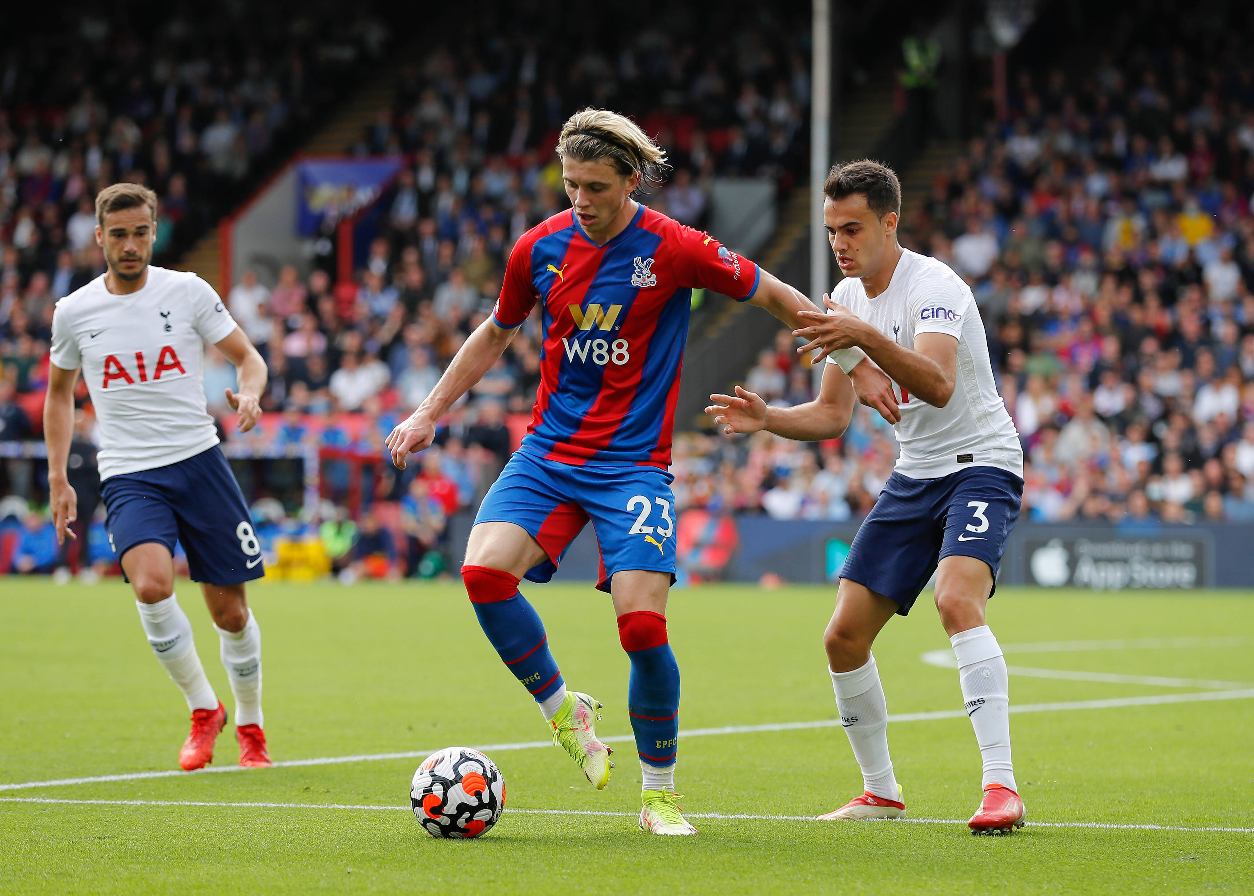 Матч сегодня кристал пэлас. Arsenal Crystal Palace. Кристалл Пэлас Арсенал. Кристал Пэлас футбол. Август Манн Кристал Пэлас.