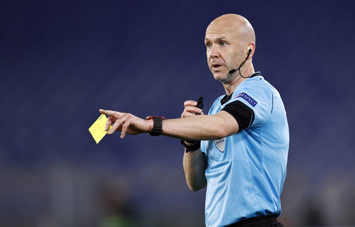 Leparisien]  Prime Video, the TV rights holder of the Ligue 1 Uber  Eats, and the French Football Federation are both in favor of having  referees mic'd up and broadcasted to the