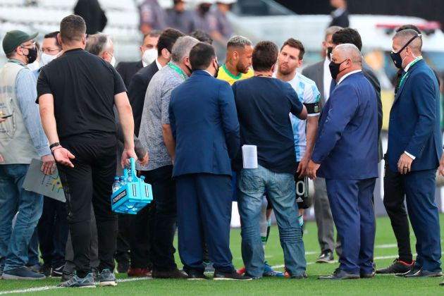 Lionel Messi argues with Brazilian official after Argentina vs Brazil is suspended