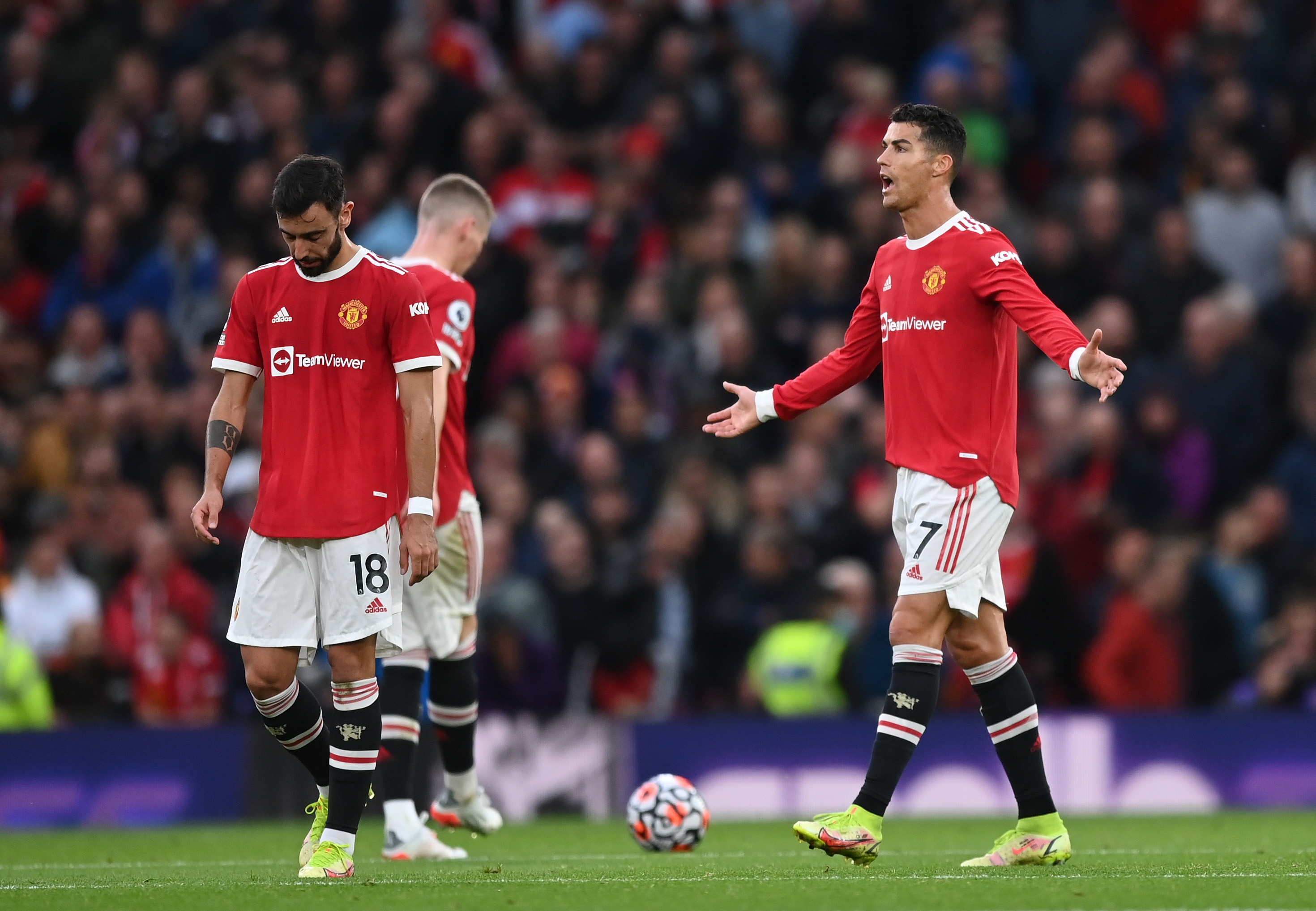 Man united vs tottenham. Невилл футболист Манчестер Юнайтед. Роналду 2022 МЮ Тоттенхэм. Манчестер Юнайтед vs Тоттенхэм. Атлетико Мадрид Манчестер Юнайтед.