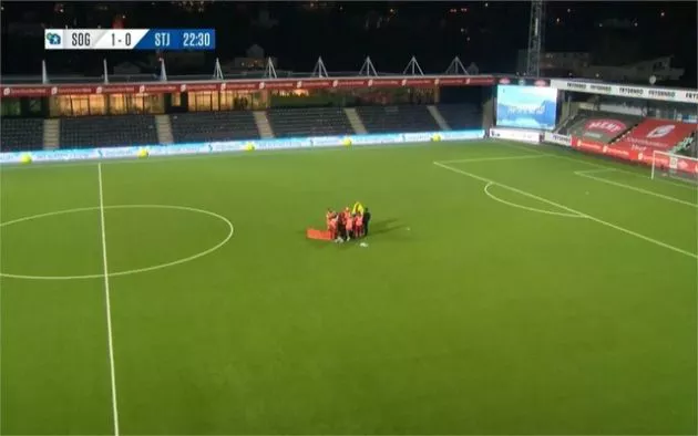 Emil Palsson collapses during match in Norway