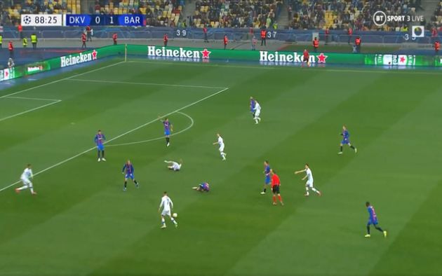 Video - Busquets hilariously rushes back to his feet against Kyiv