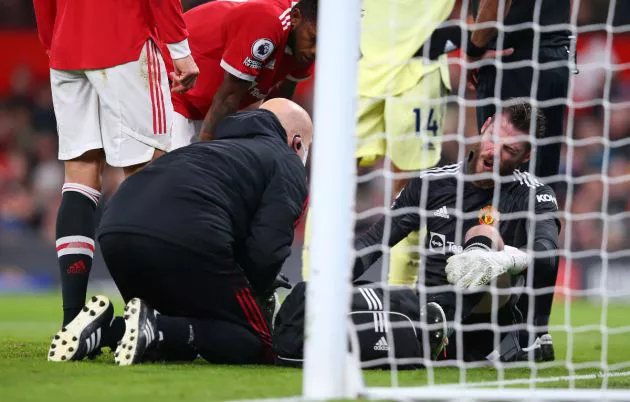 Arsenal score as Fred injures De Gea for Man United