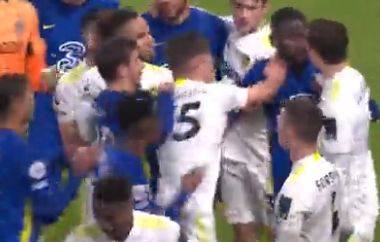  (Video) Chelsea and Leeds players have massive bust up after the game