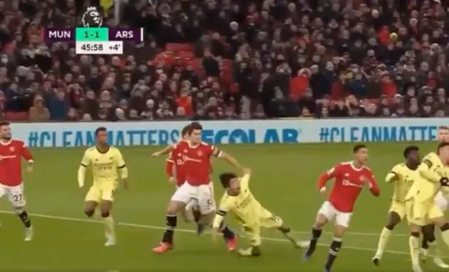 Video - Maguire drags Tomiyasu down during Man United vs Arsenal
