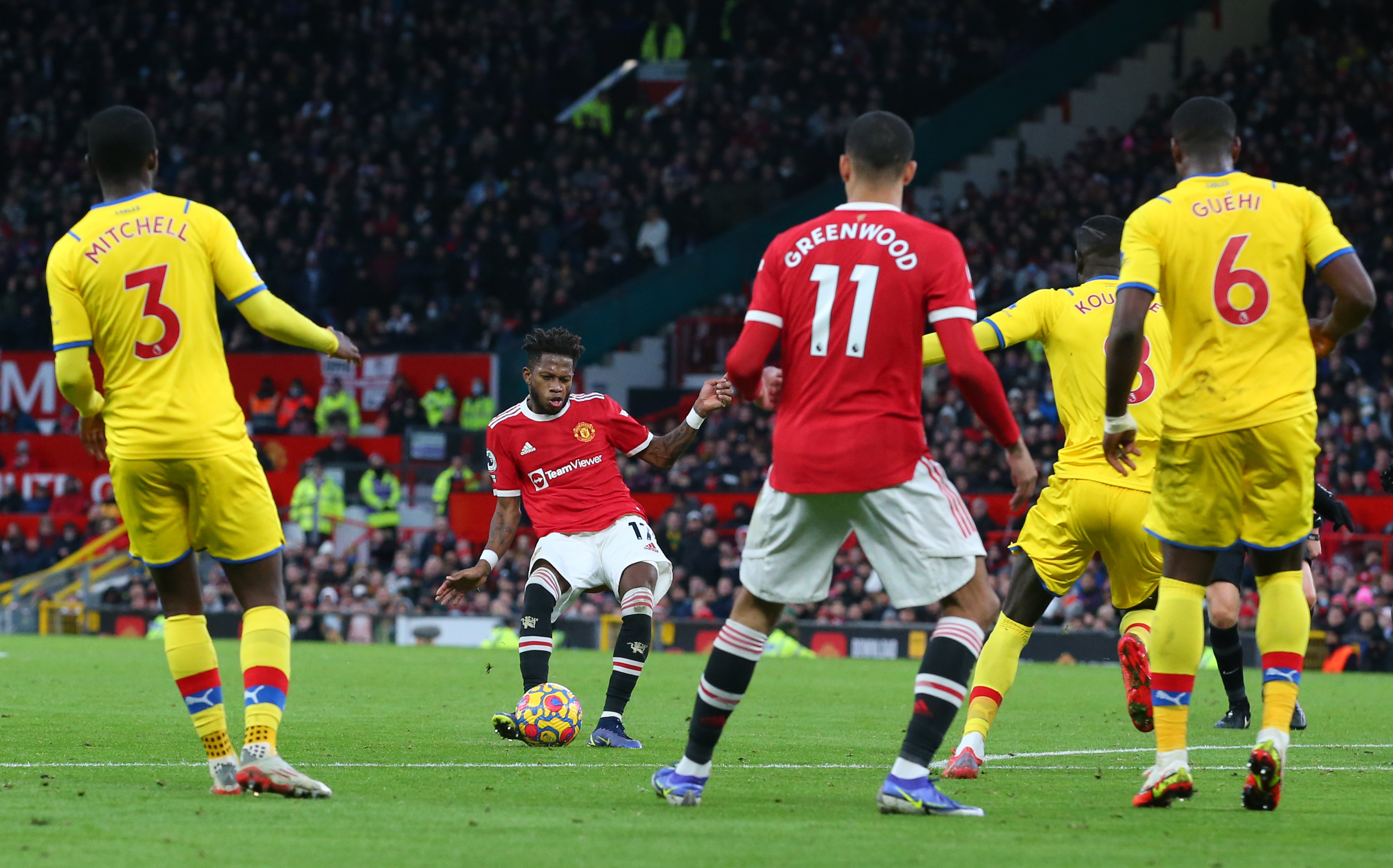 Манчестер юнайтед 8 ноября. Фред Манчестер Юнайтед. Crystal Palace Manchester United. Манчестер Юнайтед 2022. Ральф Рангник Манчестер Юнайтед дьявол.