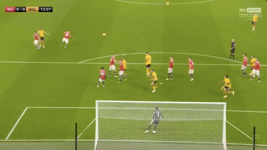  Video: Man United’s De Gea makes sensational fingertip save from Ruben Neves’ typically 