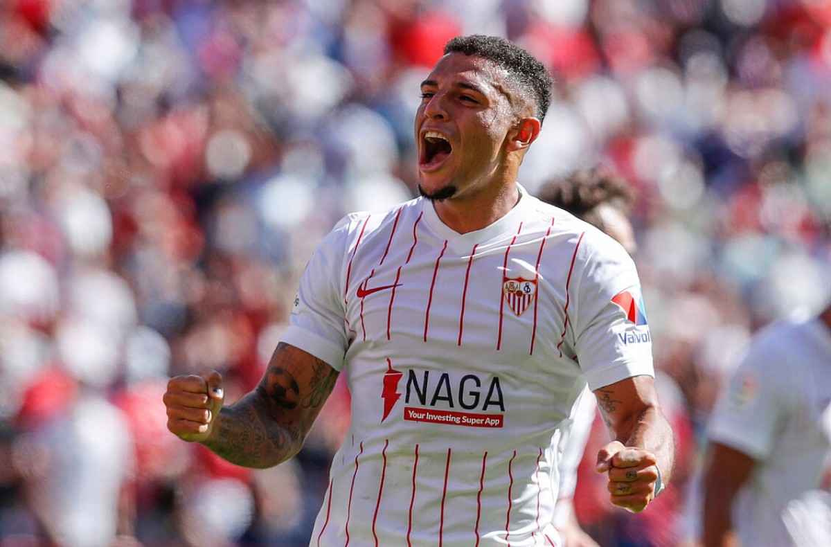  Aston Villa agree deal with Sevilla to sign Diego Carlos