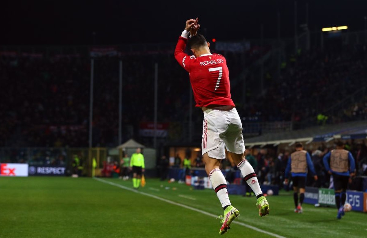 Crouch On Ronaldo Sui Celebration