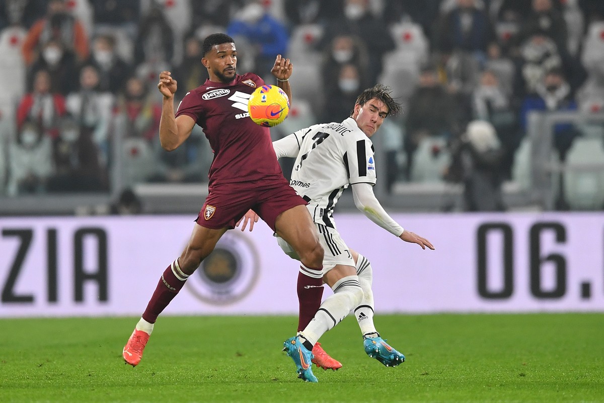  Manchester United eyeing move for Serie A leading defender in blocks, clearances and 