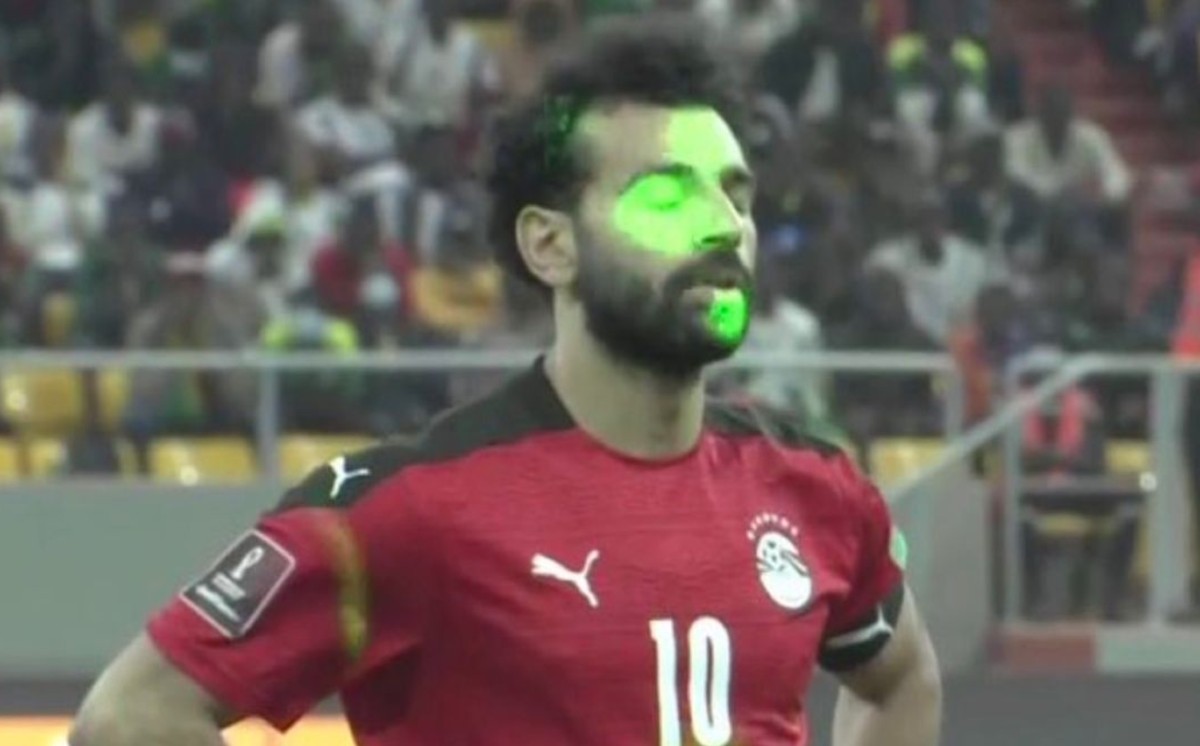  Video: Disgraceful scenes as Mohamed Salah bombarded by lasers during important penalty kick