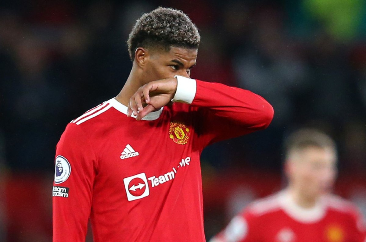 Man United's Rashford unhappy playing on the right