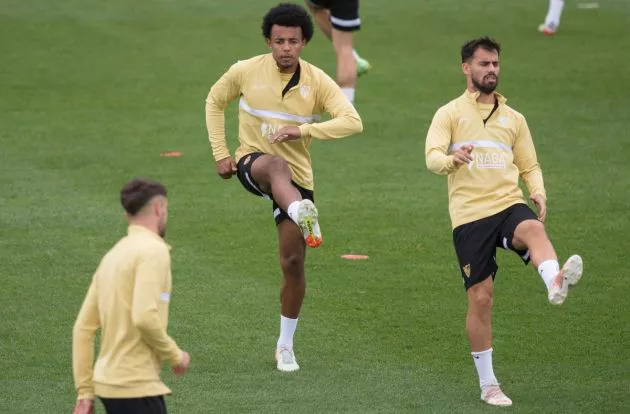 Kounde in training with Sevilla