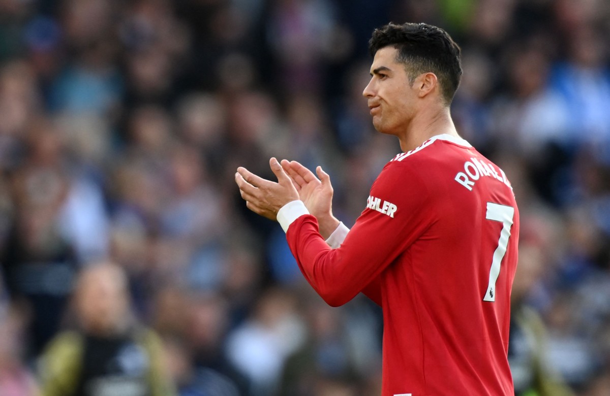 Man Utd News: Cristiano Ronaldo wears the new Manchester United jersey: Is  he leaving the club?