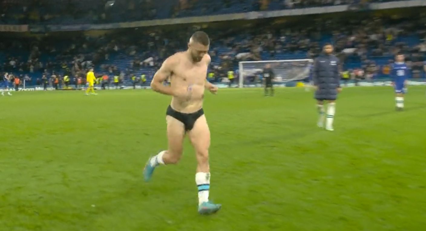 بالفيديو: ماتيو كوفاسيتش يركض خارج الملعب بملابسه الداخلية في ستامفورد بريدج