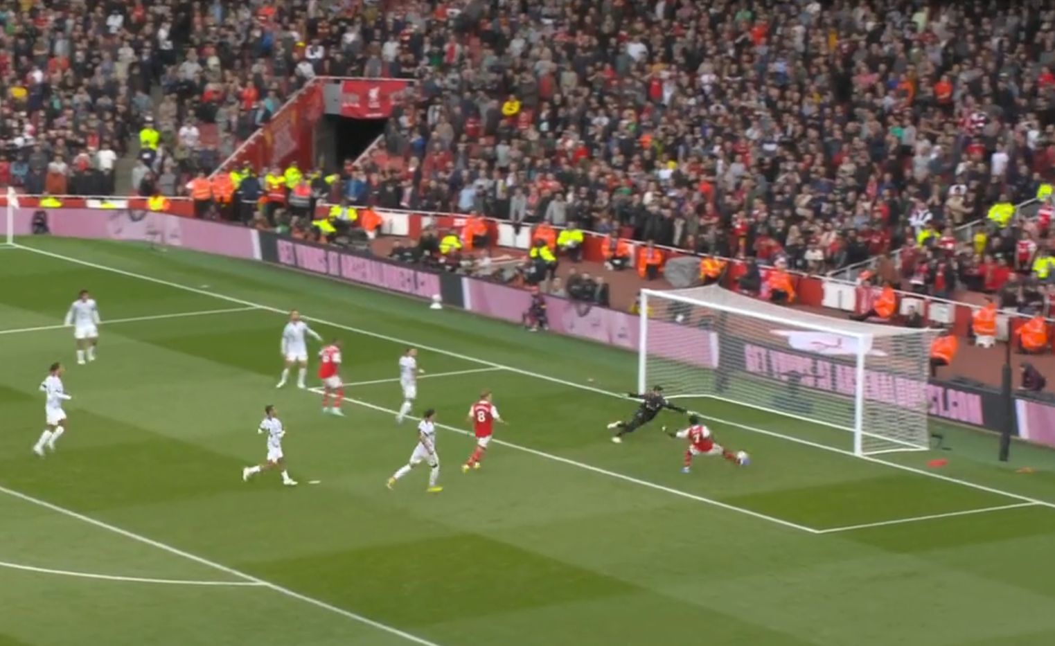 Video: Arsenal counter-attack provides crucial goal before halftime