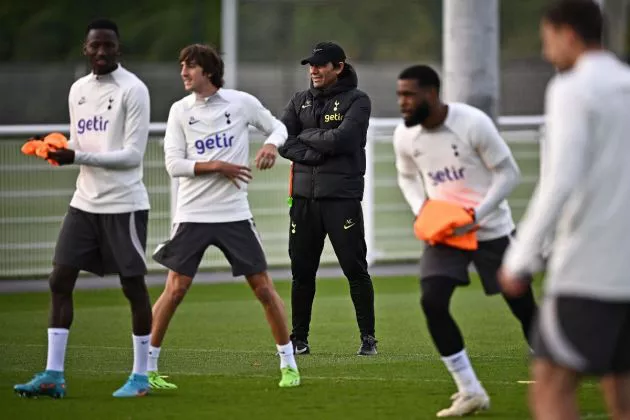 tottenham training session conte and players